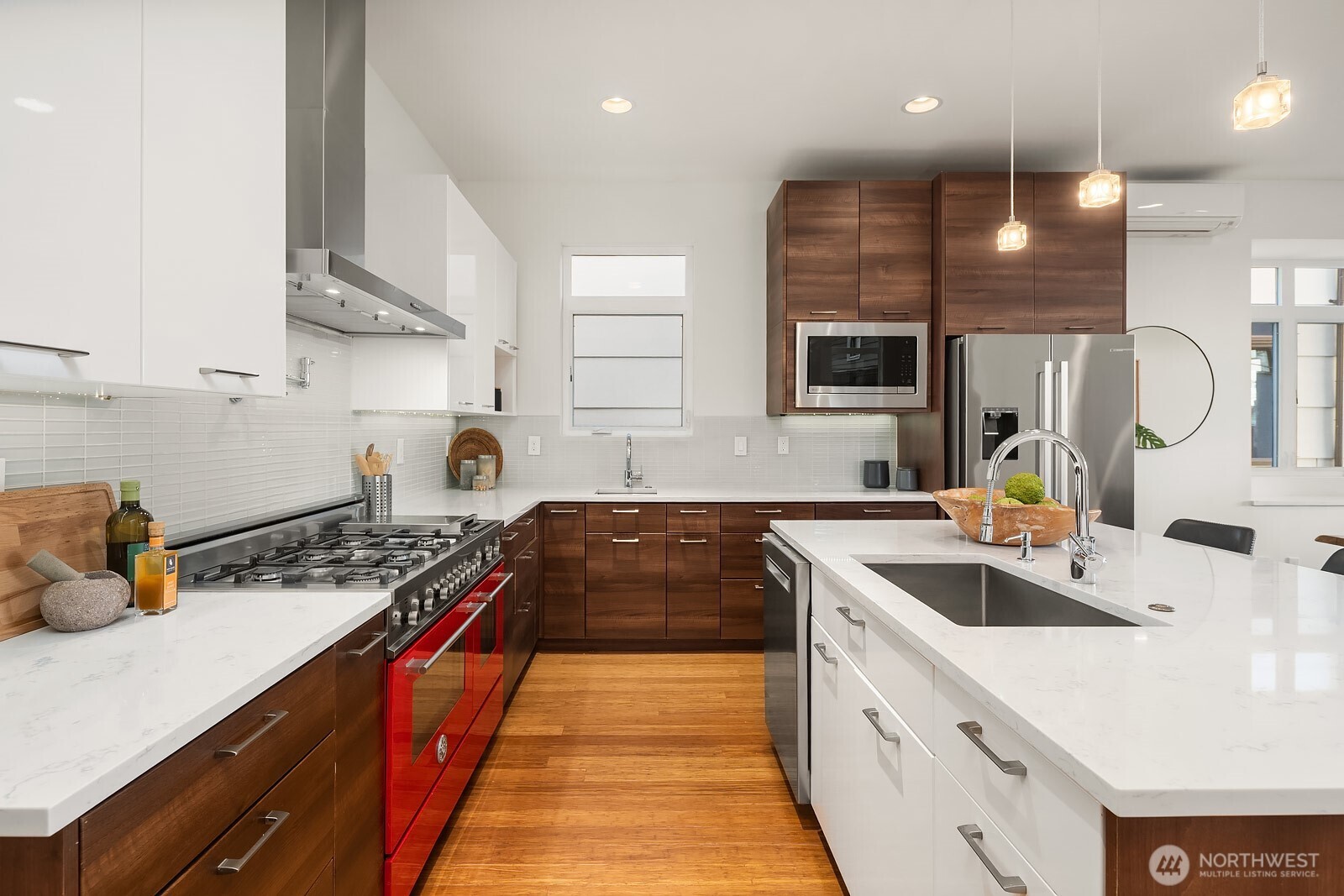 2222 Broadway E