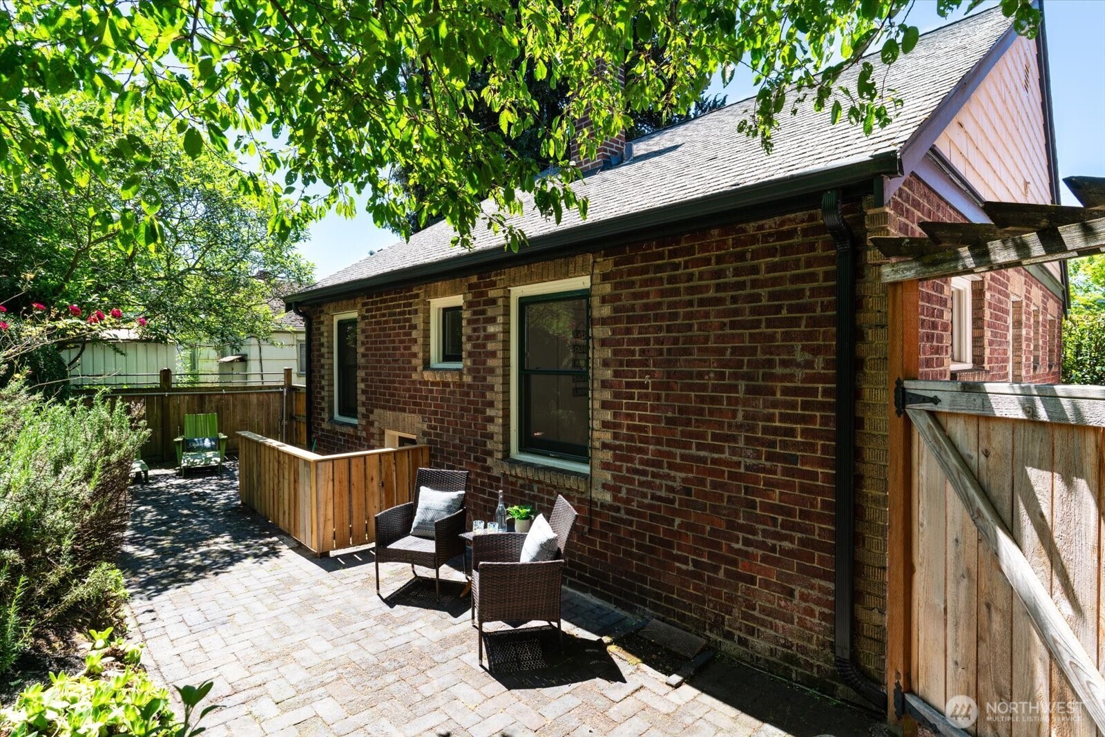 3526 Ashworth Avenue N