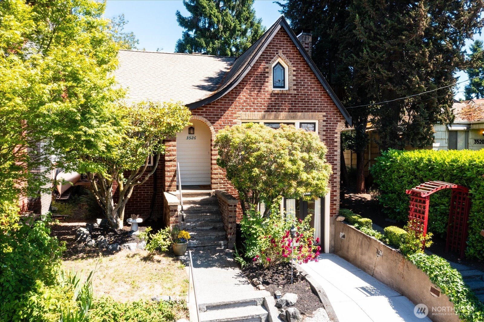 3526 Ashworth Avenue N