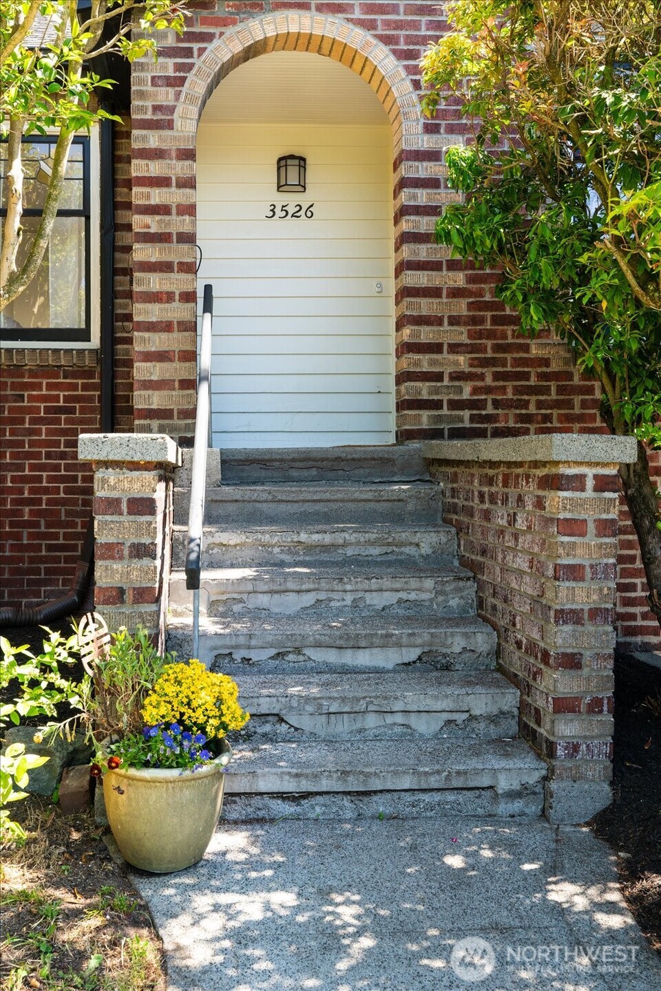 3526 Ashworth Avenue N
