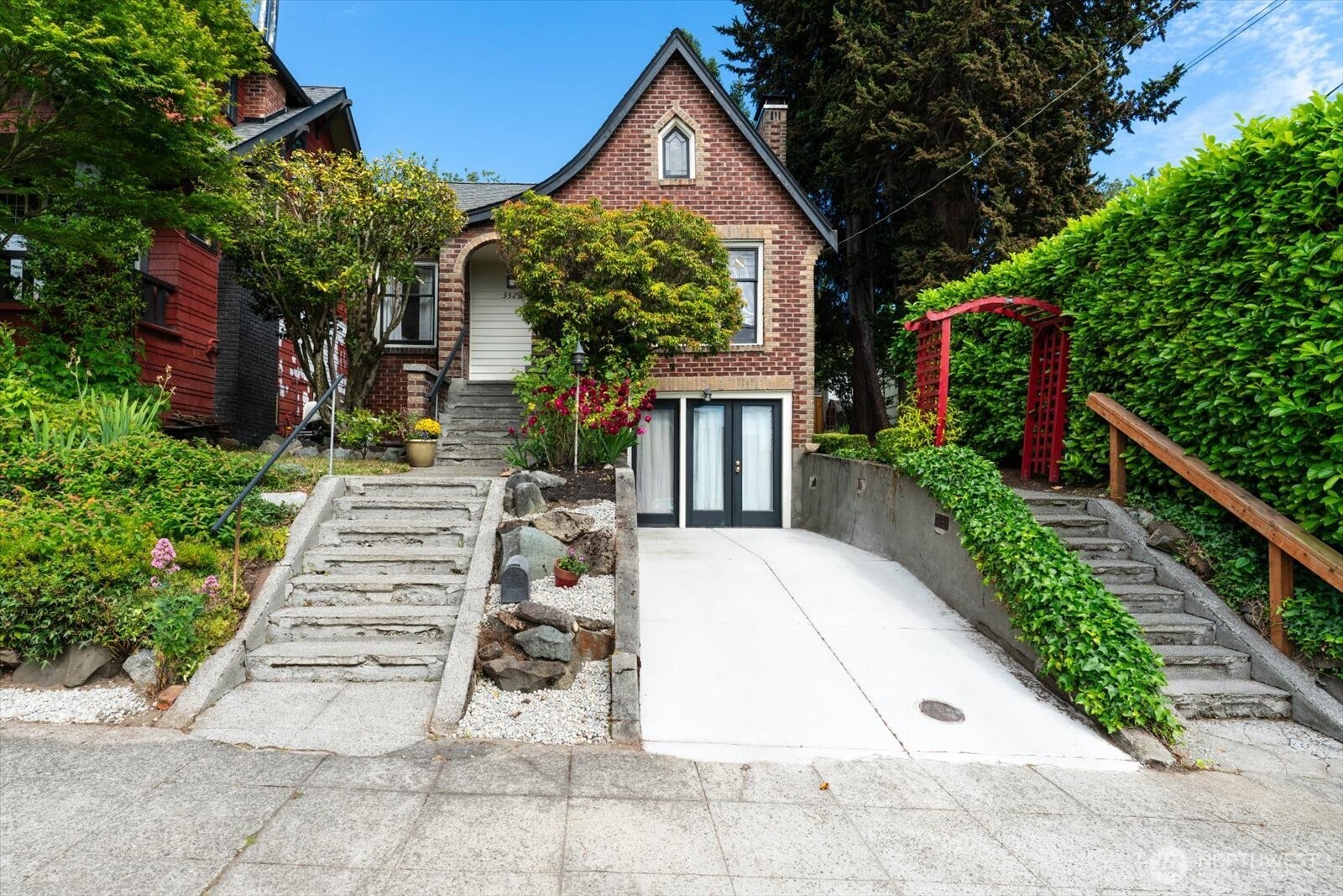 3526 Ashworth Avenue N