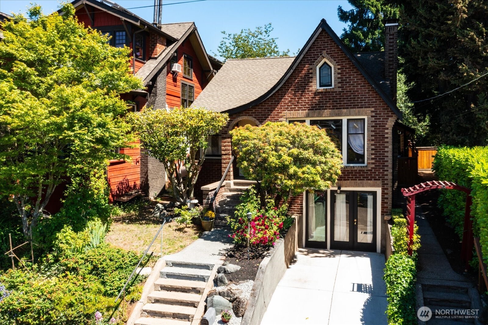 3526 Ashworth Avenue N