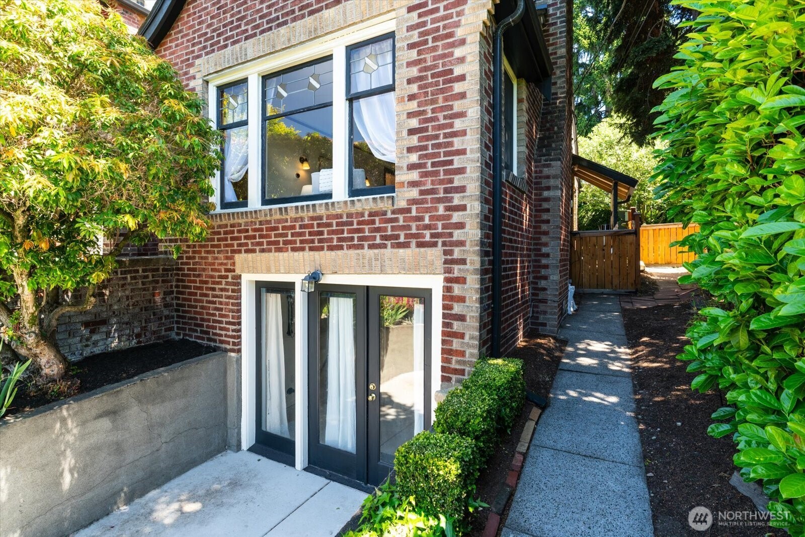 3526 Ashworth Avenue N