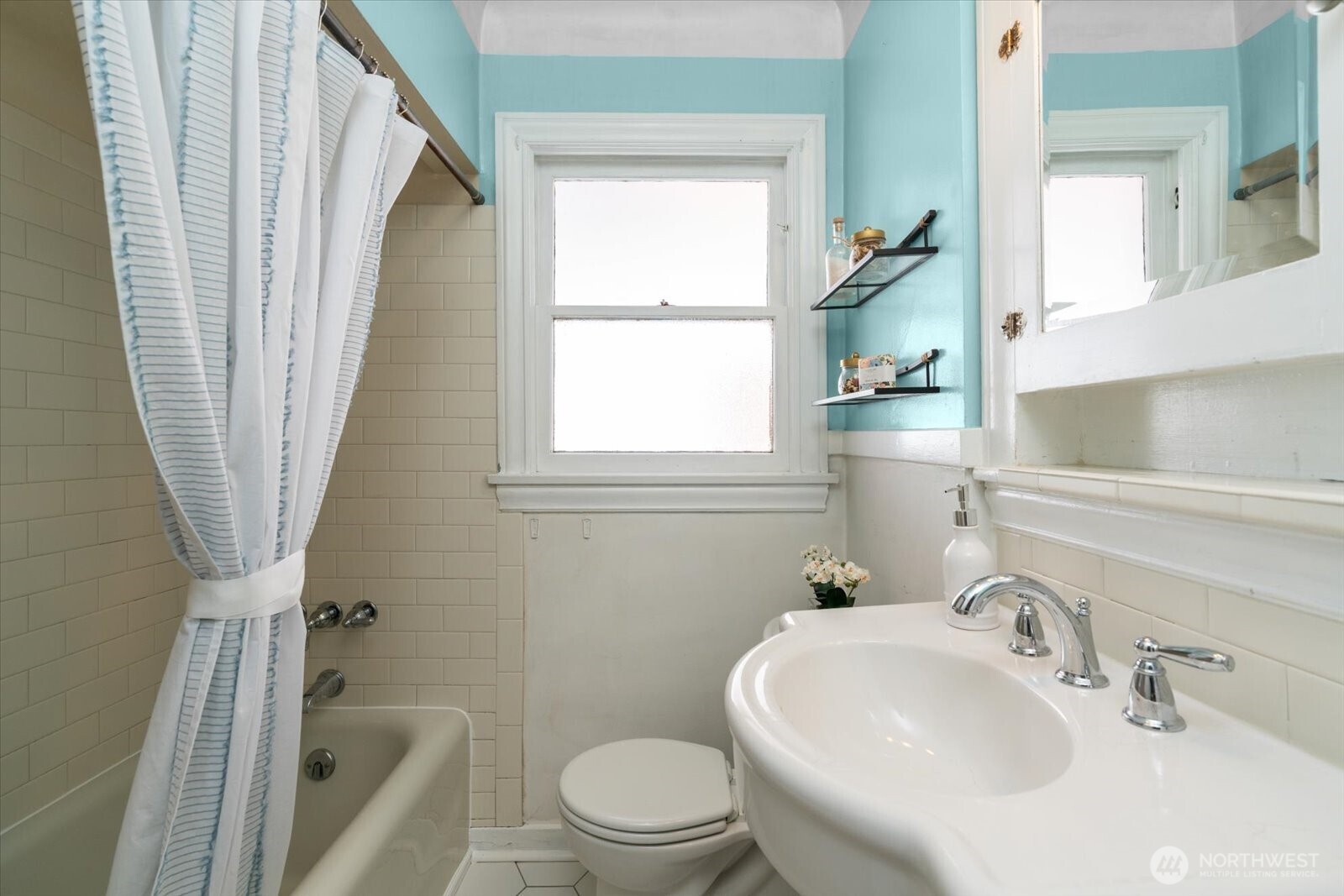 3526 Ashworth Avenue N