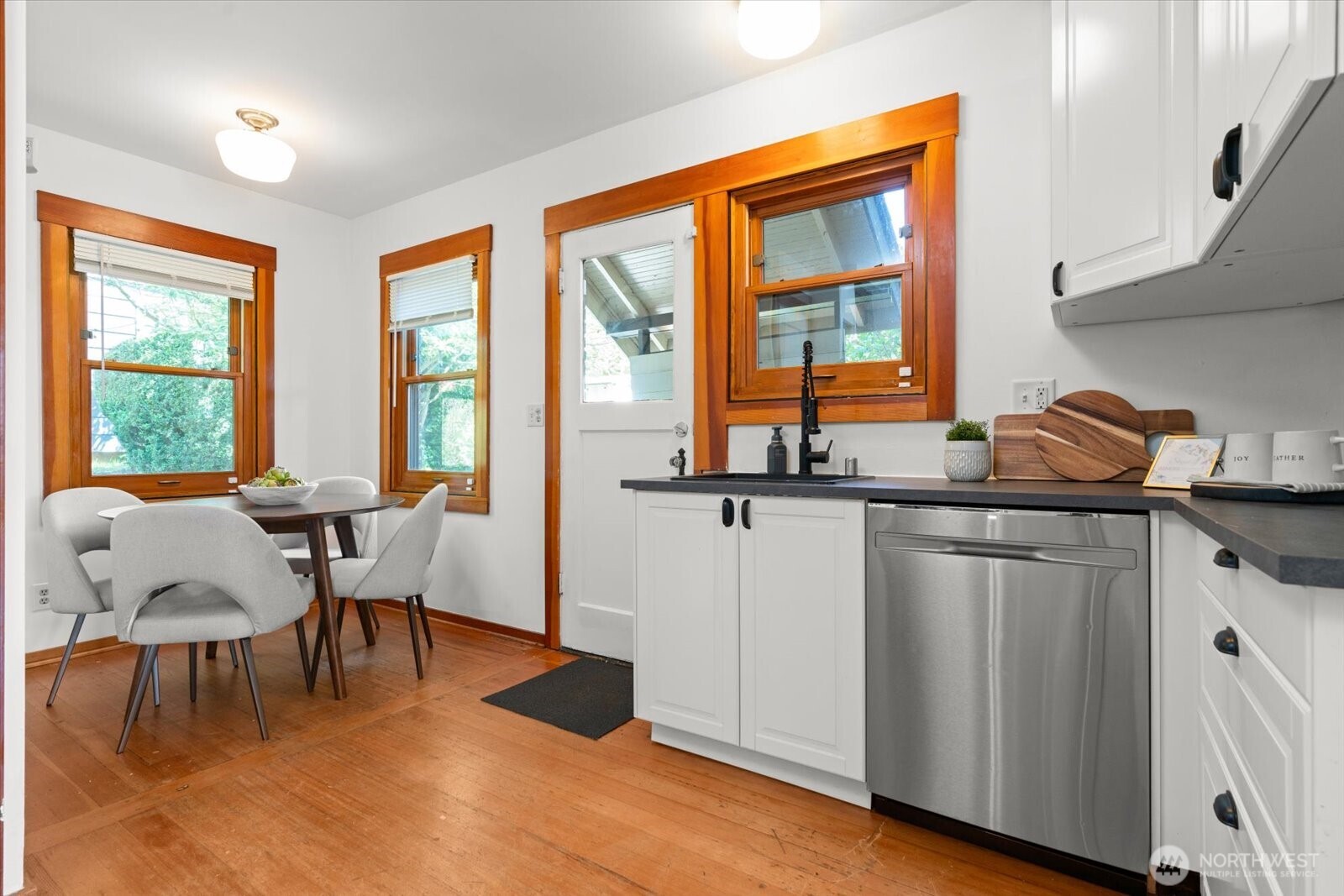 3526 Ashworth Avenue N