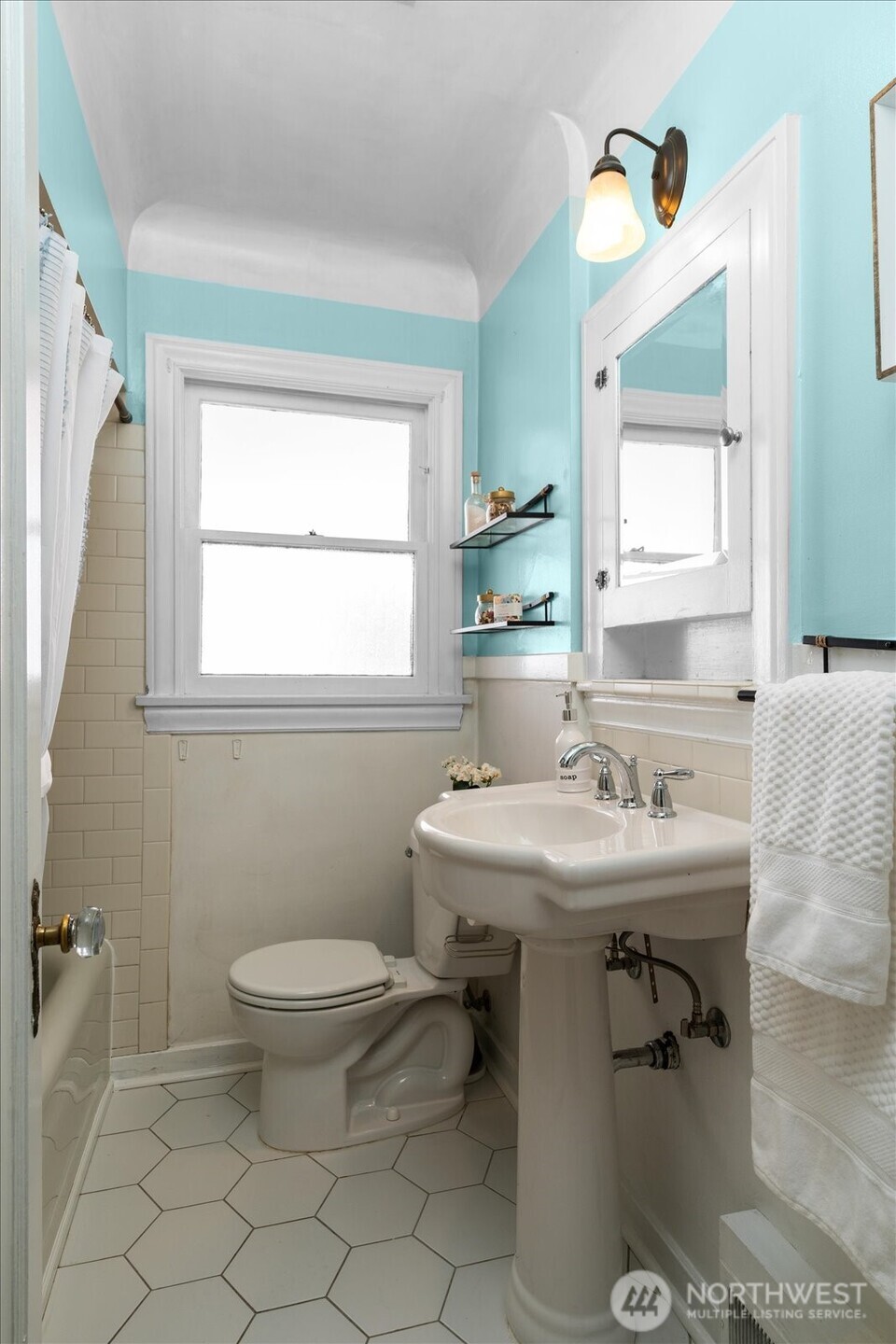 3526 Ashworth Avenue N