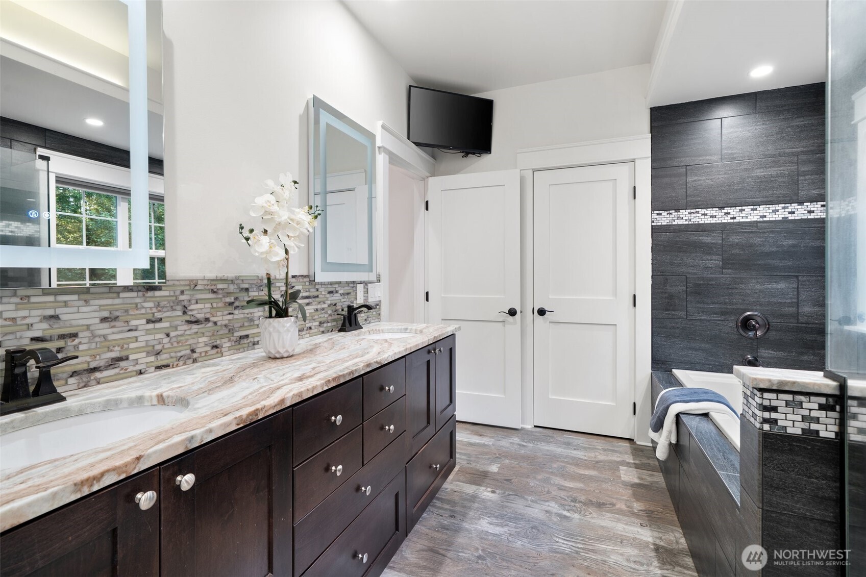8592 NE Ohman