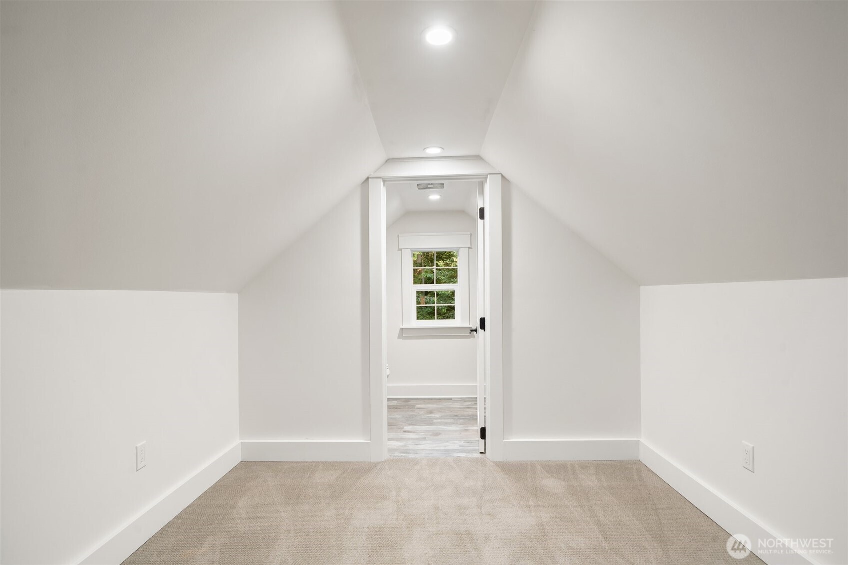 8592 NE Ohman