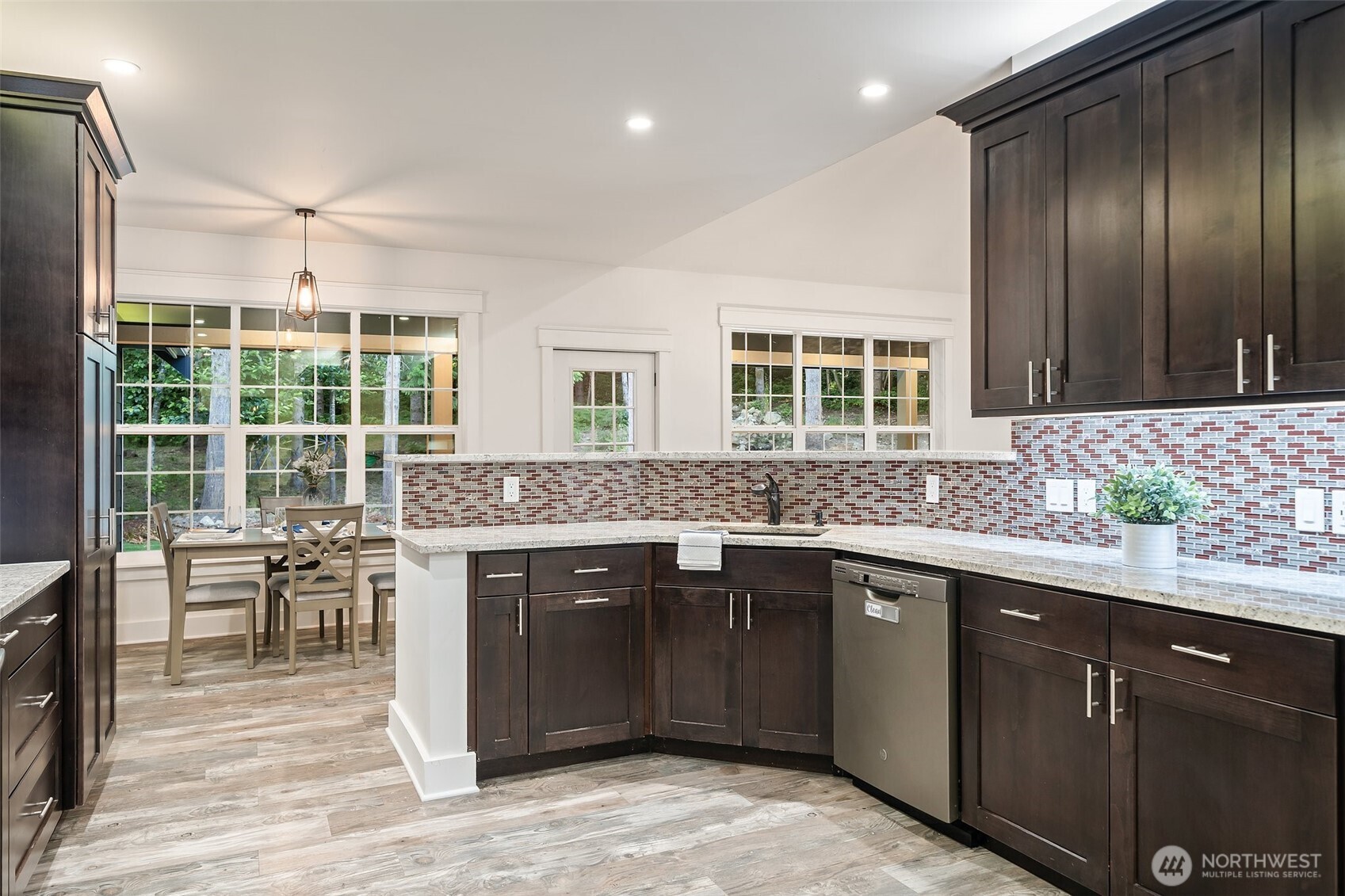 8592 NE Ohman