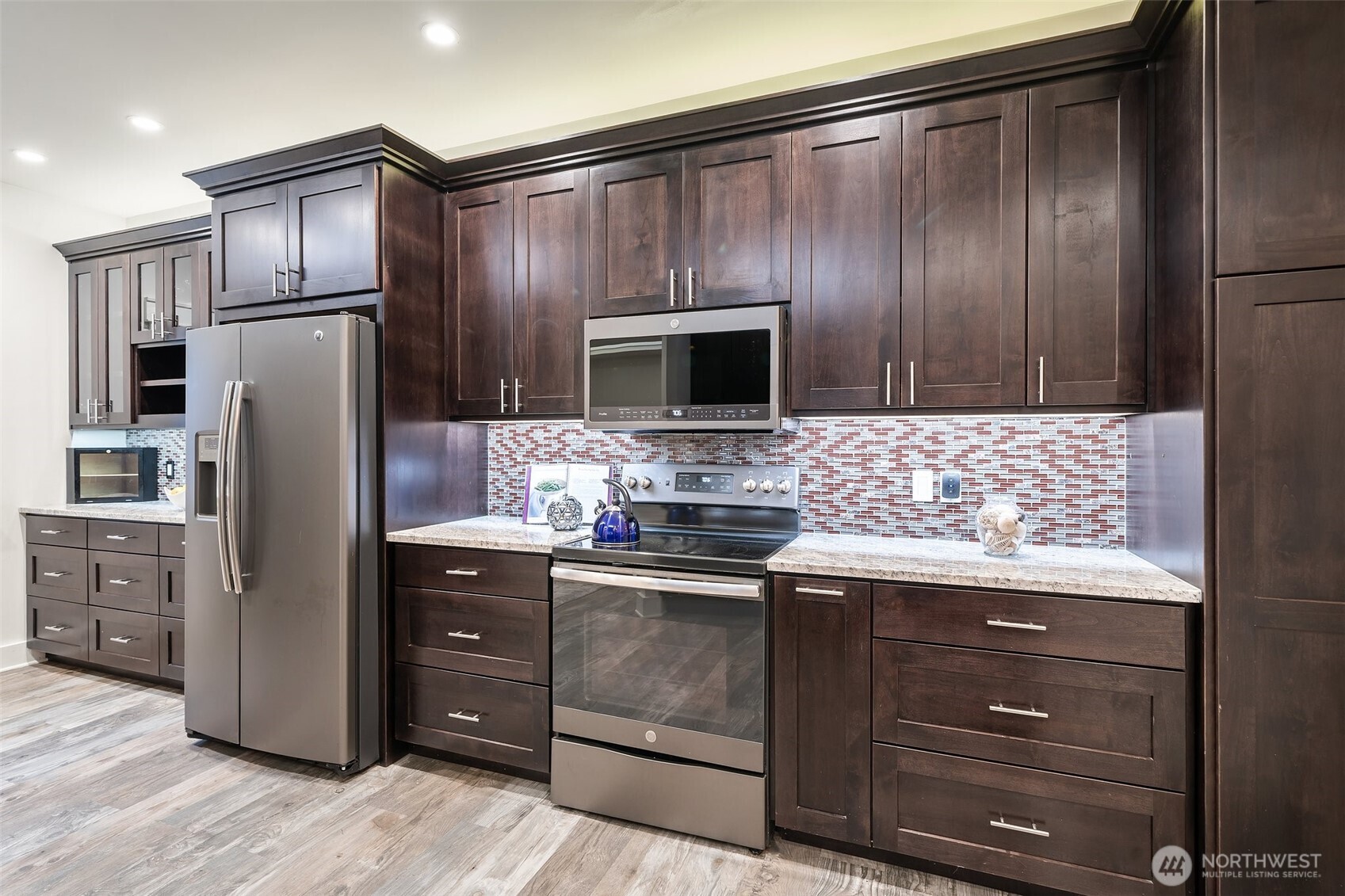 8592 NE Ohman
