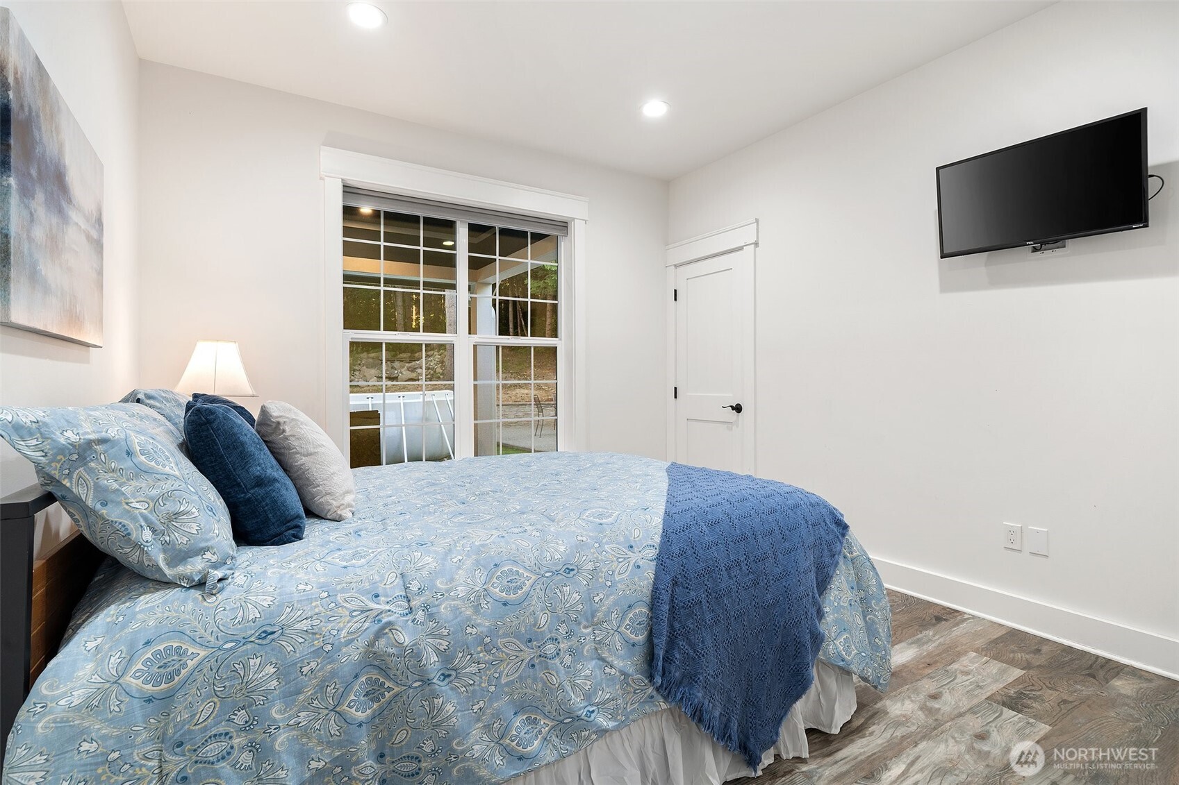 8592 NE Ohman