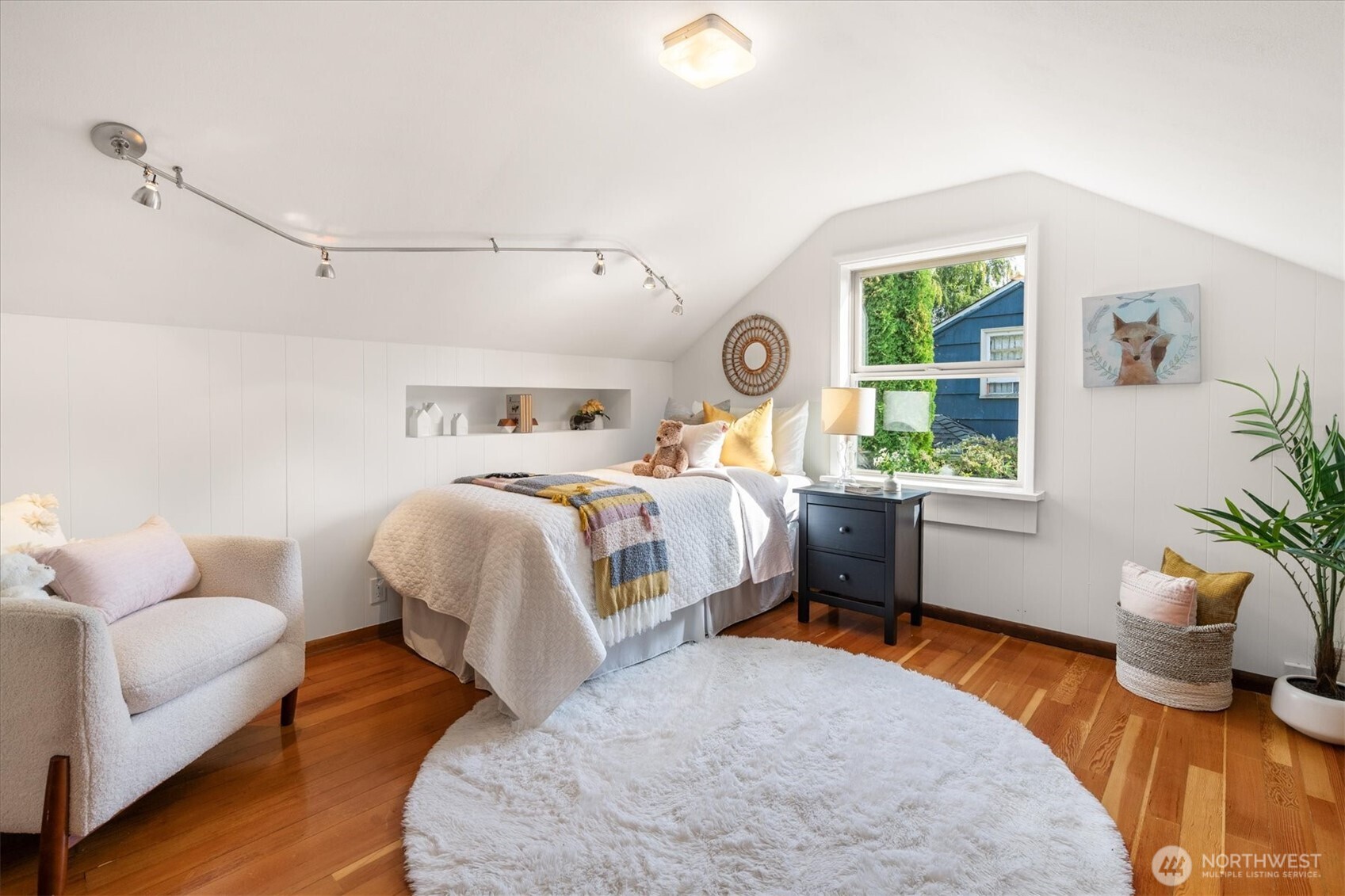 10046 Mary Avenue NW