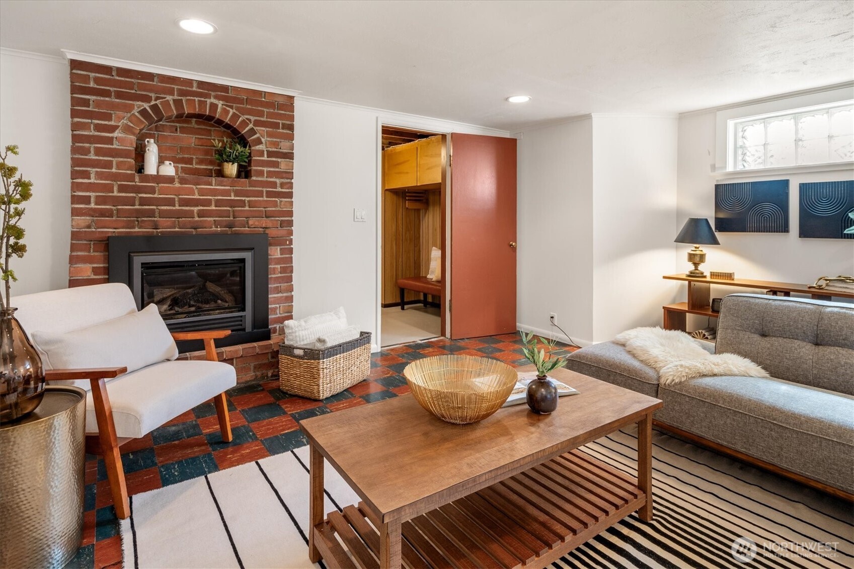 10046 Mary Avenue NW