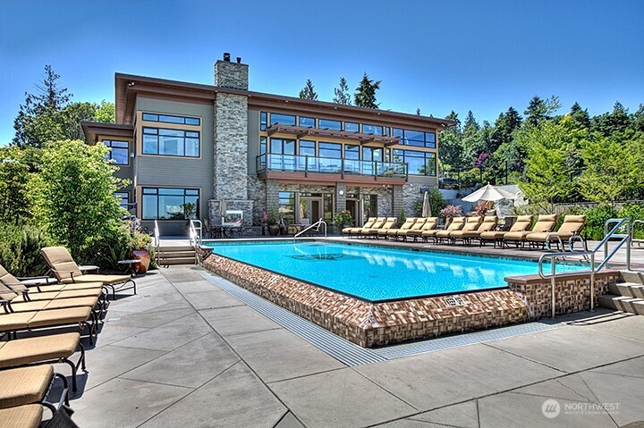 45 Pine Street Unit: 205