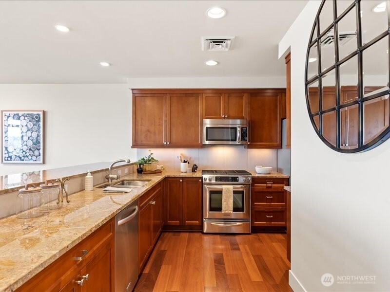 45 Pine Street Unit: 205