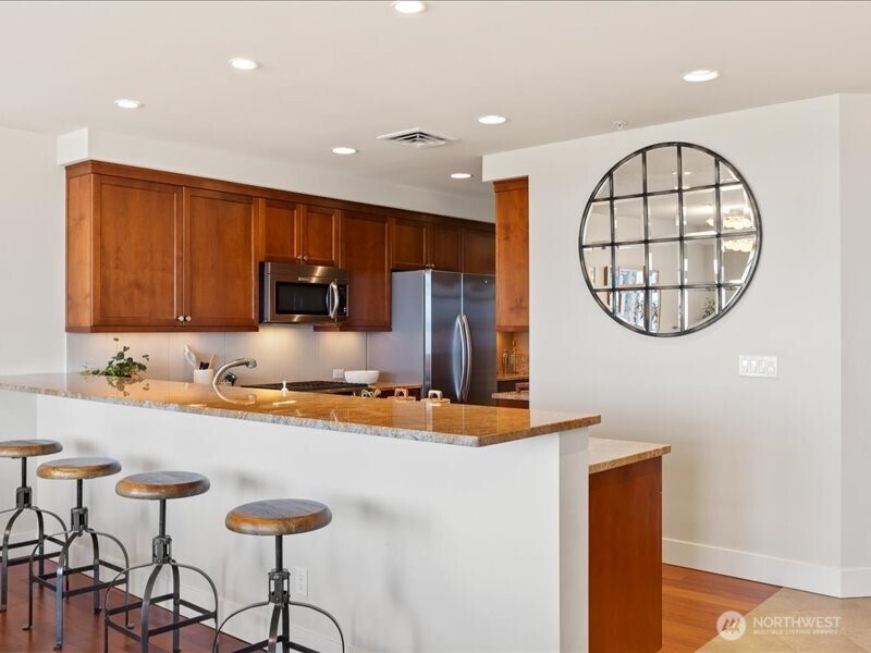 45 Pine Street Unit: 205