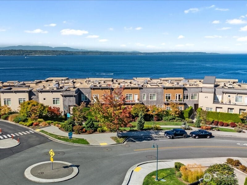 45 Pine Street Unit: 205