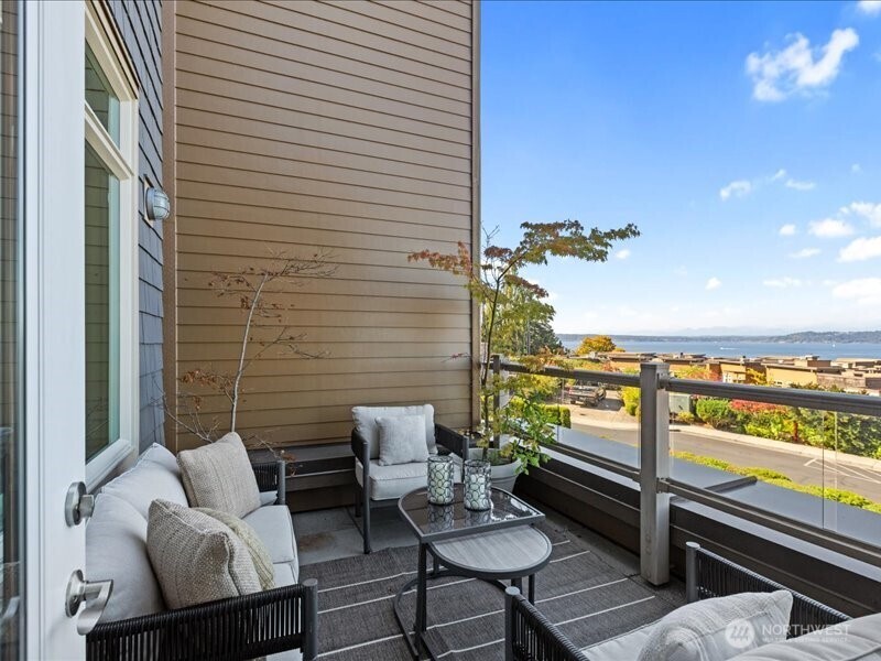 45 Pine Street Unit: 205