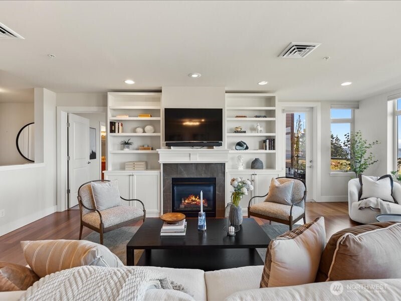 45 Pine Street Unit: 205