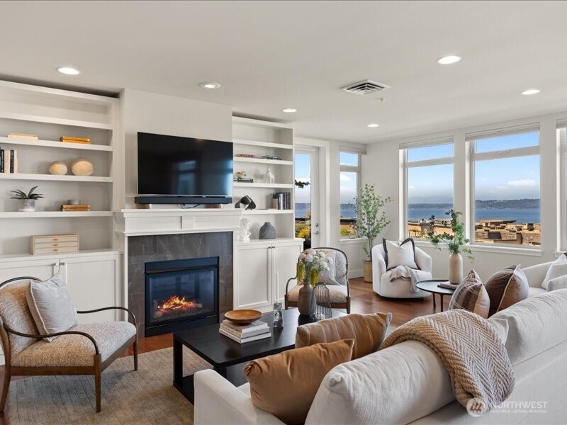 45 Pine Street Unit: 205