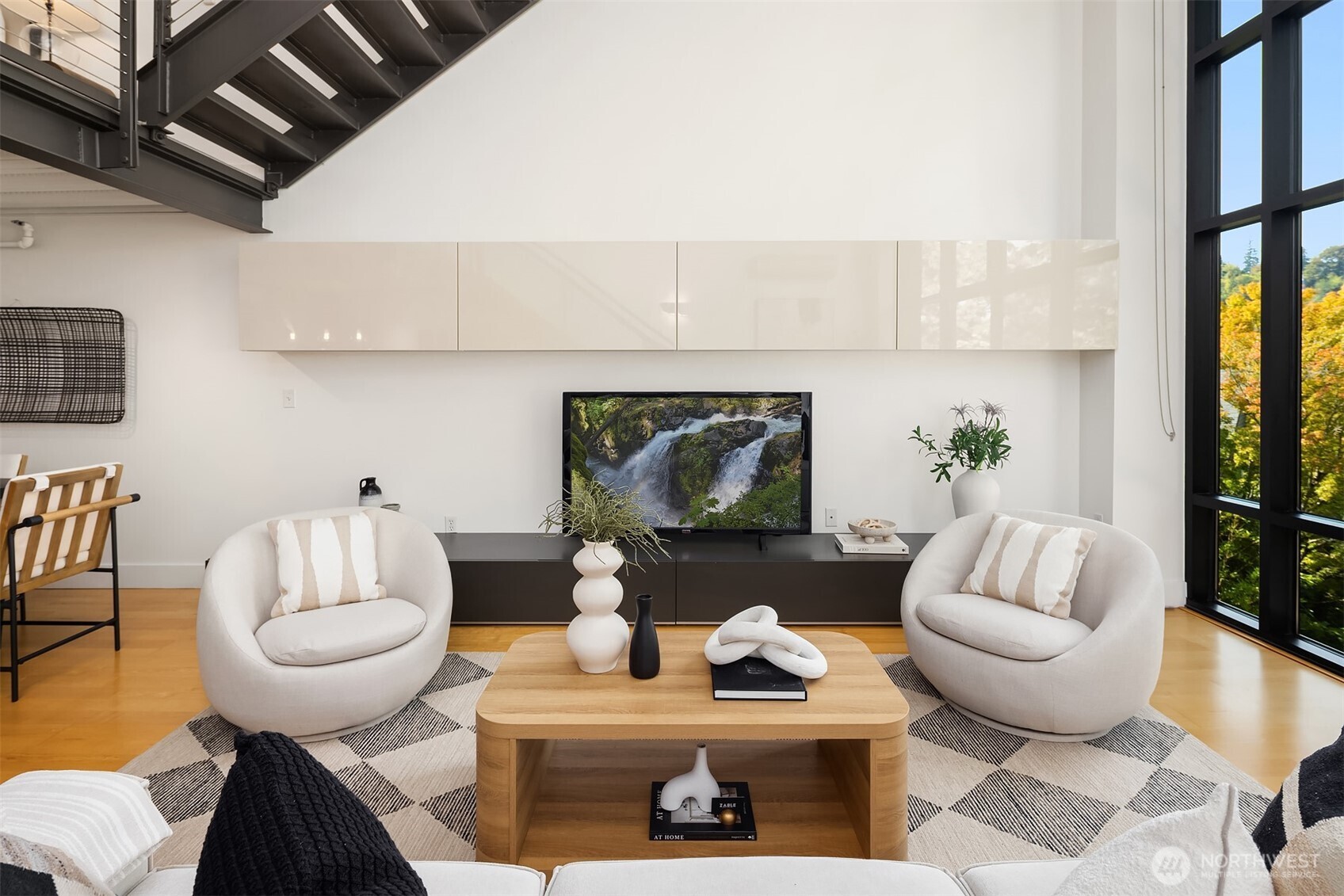 2914 E Madison Street Unit: 302