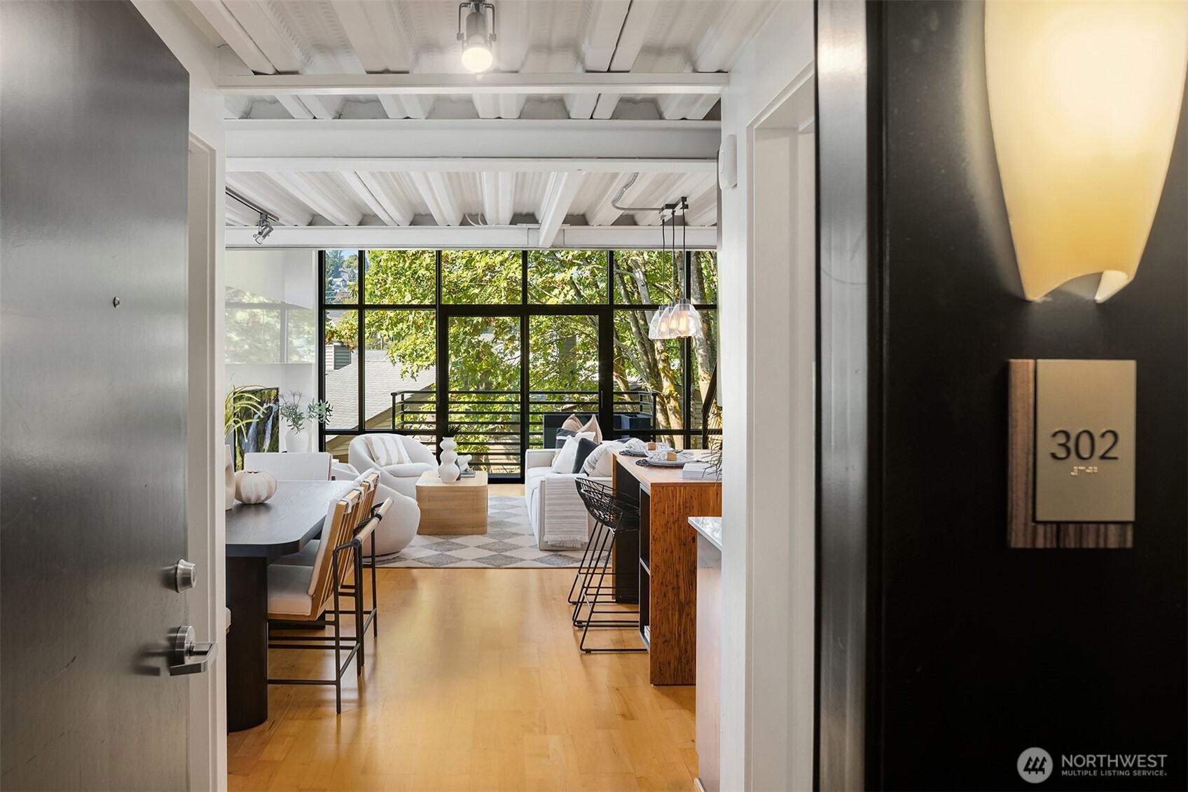 2914 E Madison Street Unit: 302