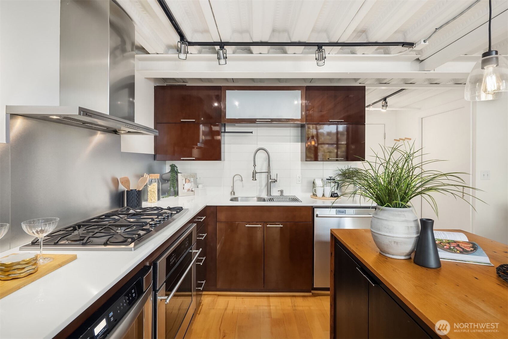 2914 E Madison Street Unit: 302