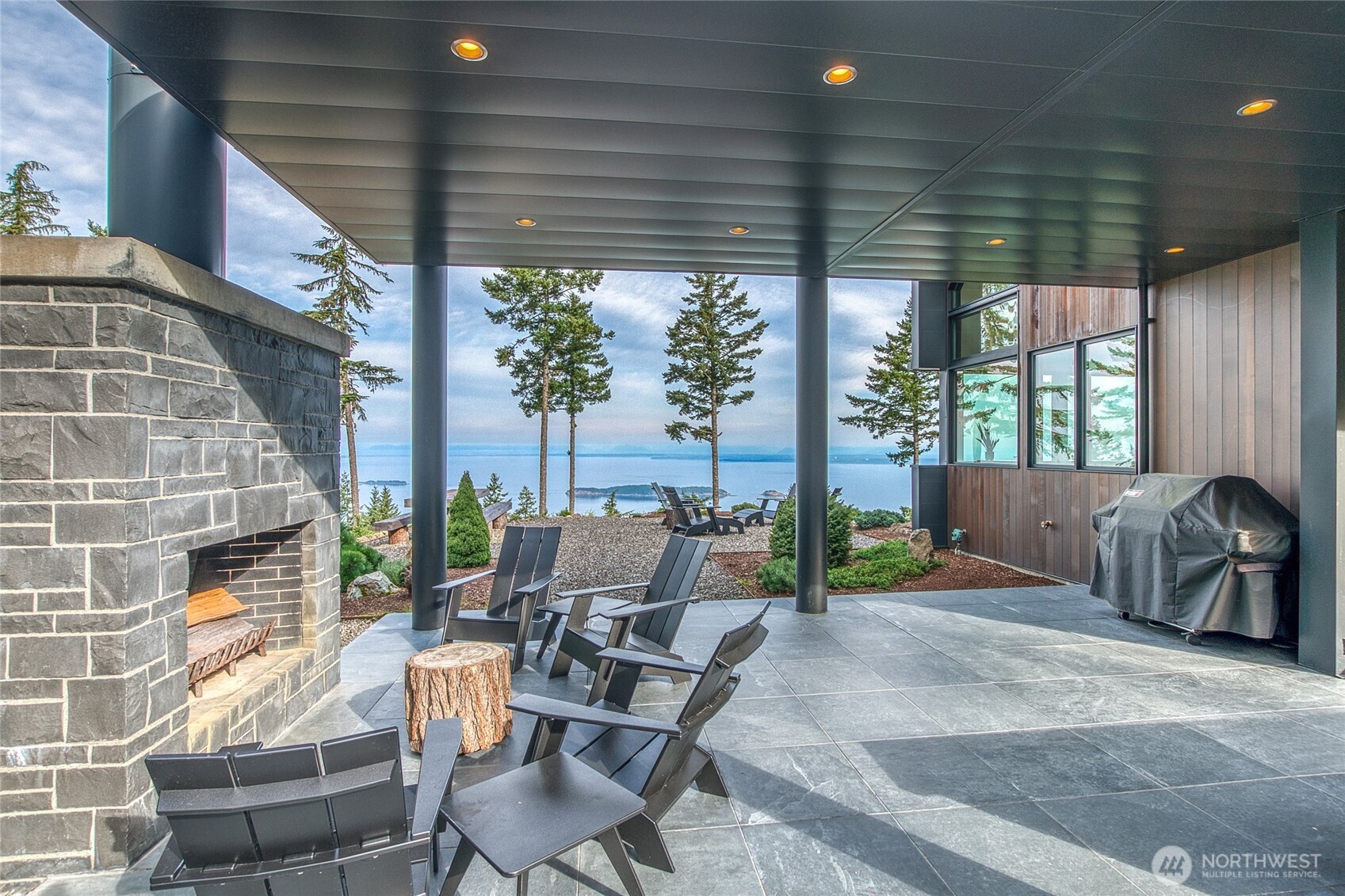 217 Roberts Point Trail