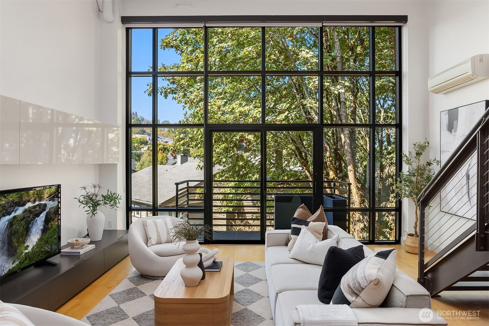 2914 E Madison Street Unit: 302