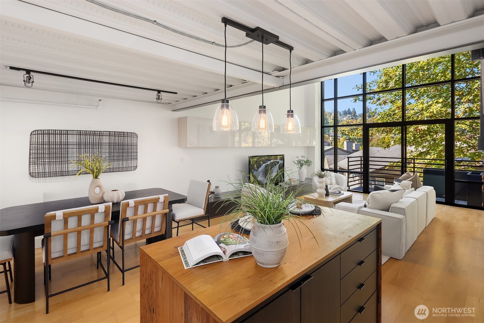 2914 E Madison Street Unit: 302