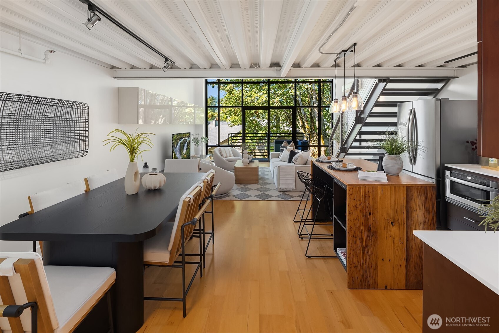 2914 E Madison Street Unit: 302