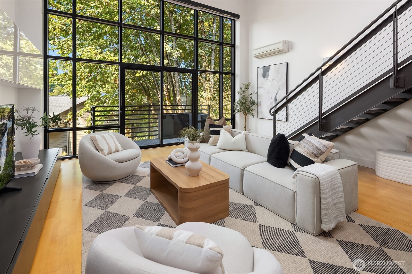 2914 E Madison Street Unit: 302