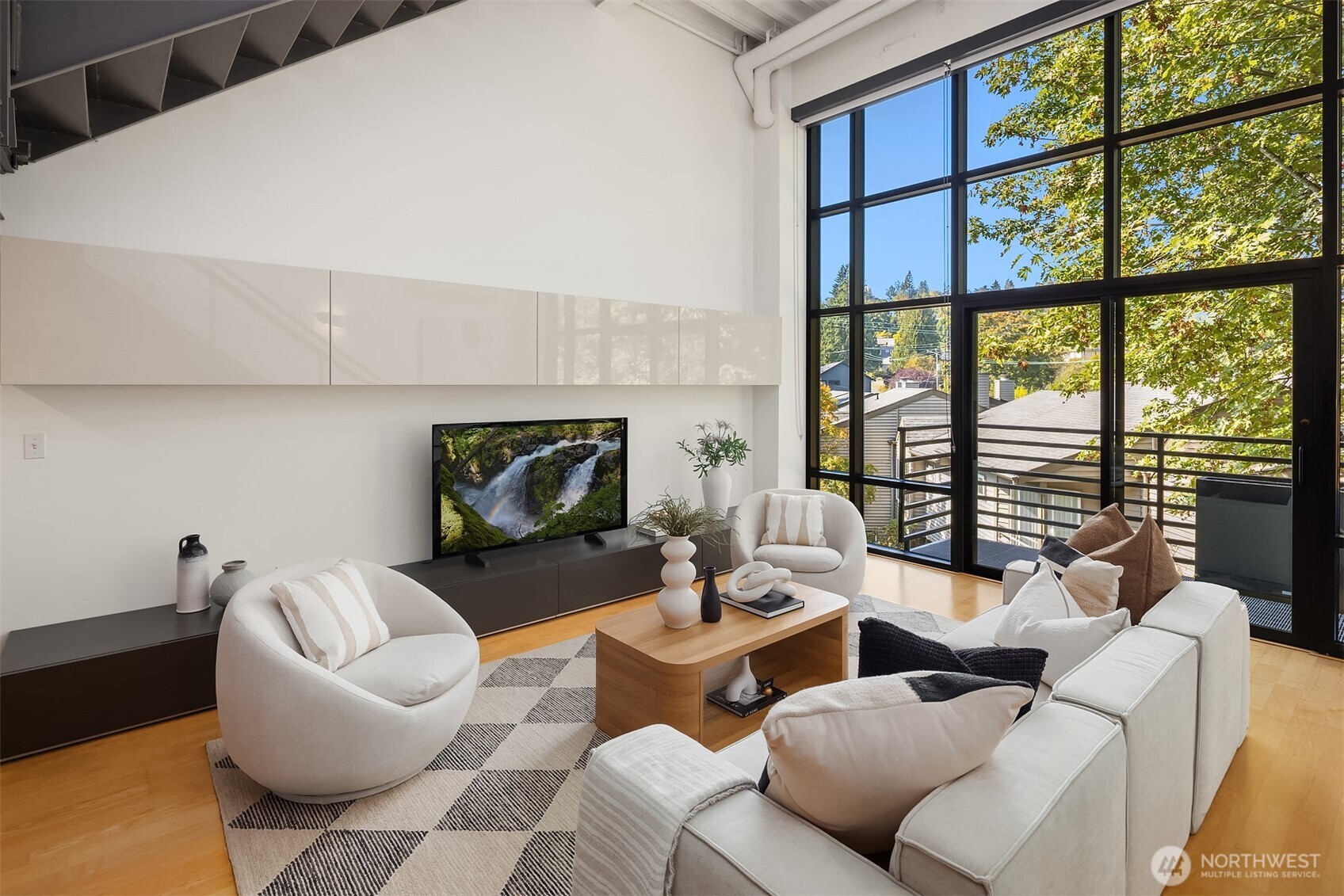 2914 E Madison Street Unit: 302