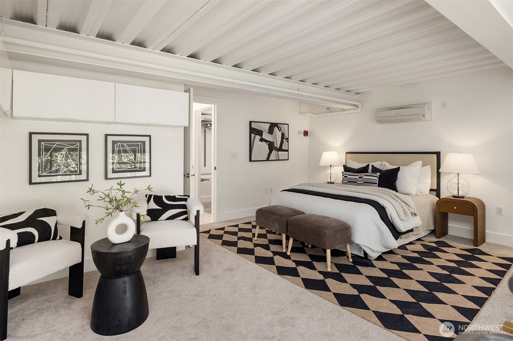 2914 E Madison Street Unit: 302