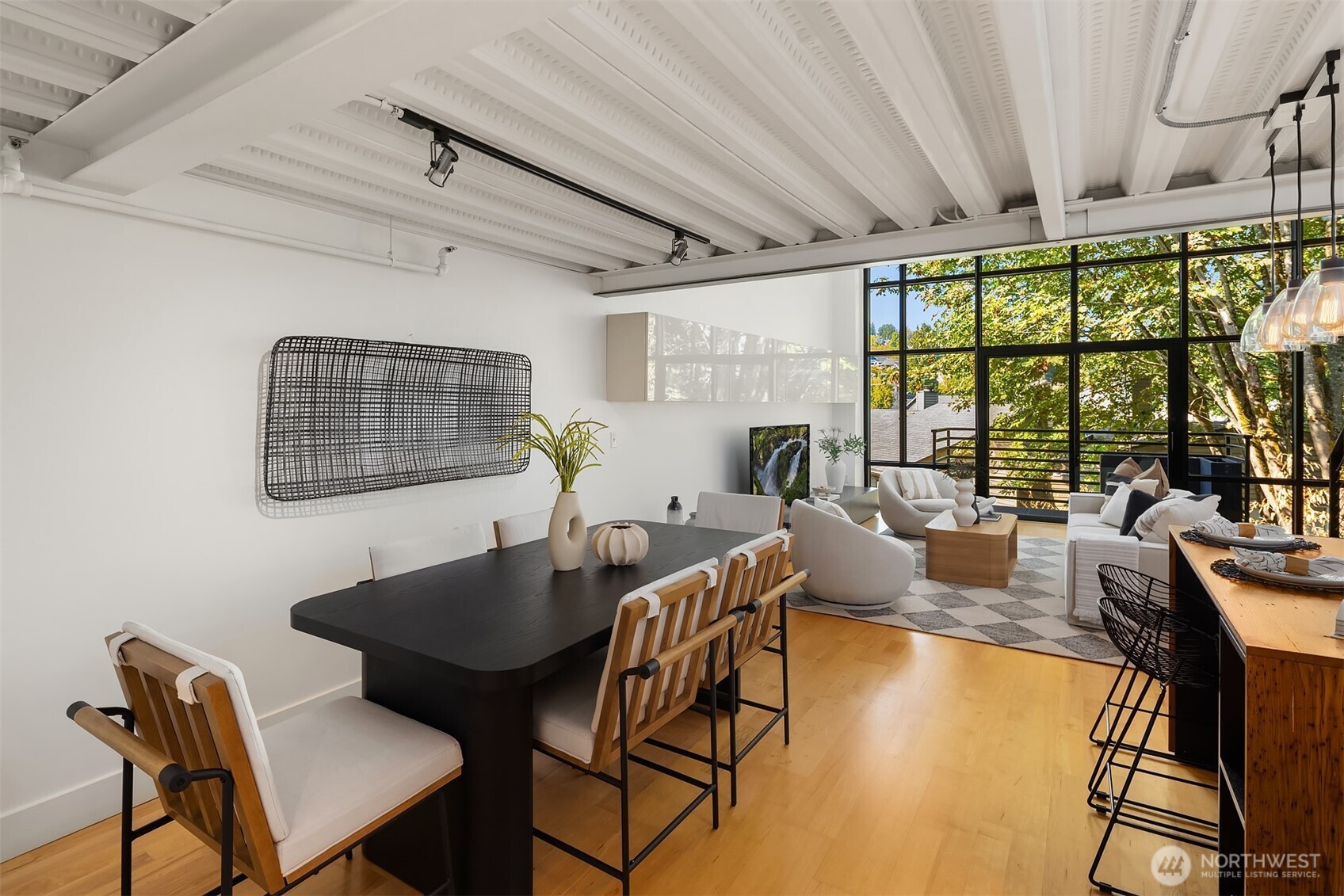 2914 E Madison Street Unit: 302