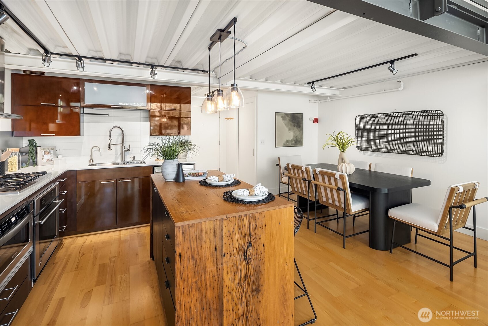 2914 E Madison Street Unit: 302