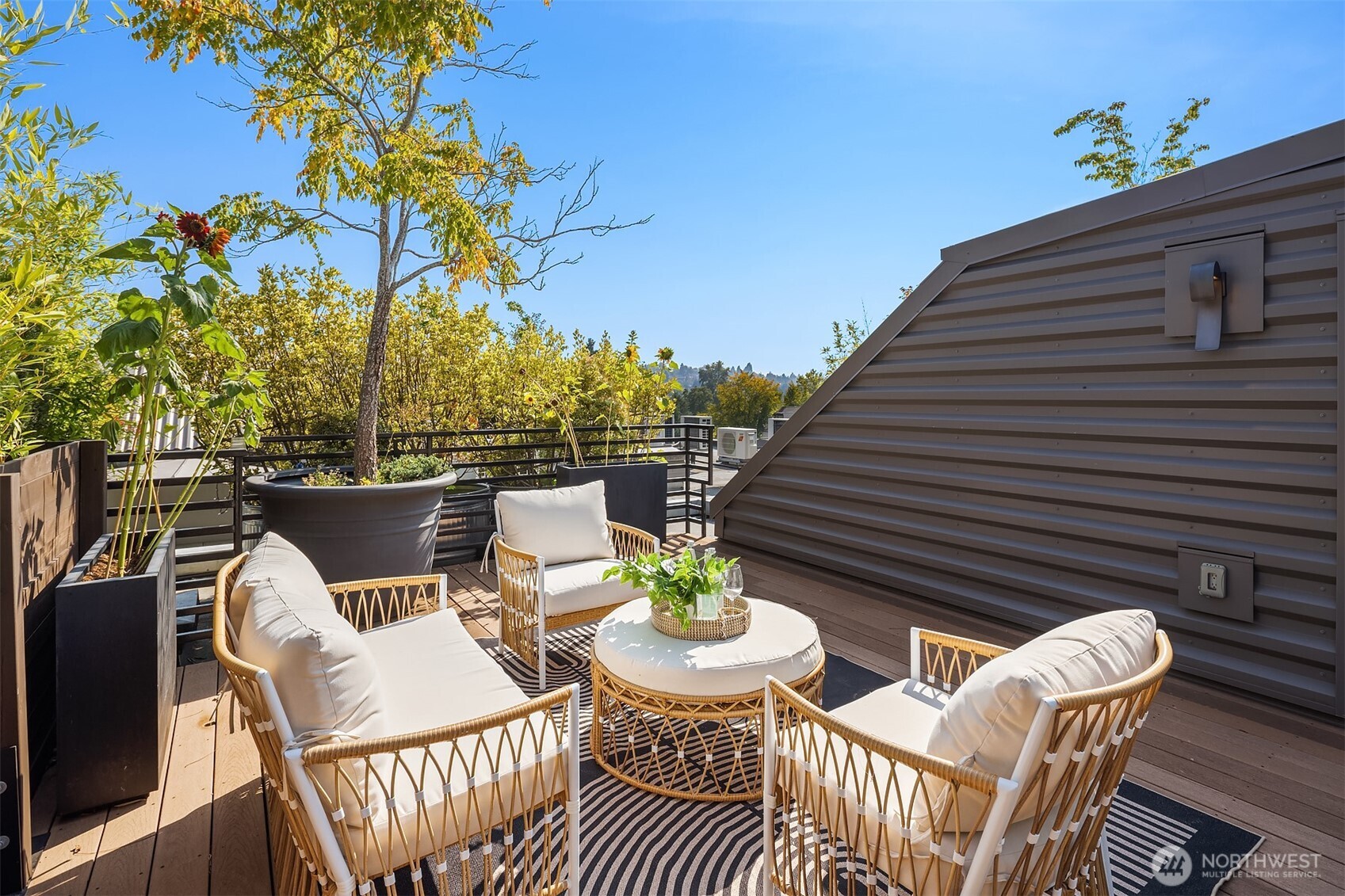 2914 E Madison Street Unit: 302