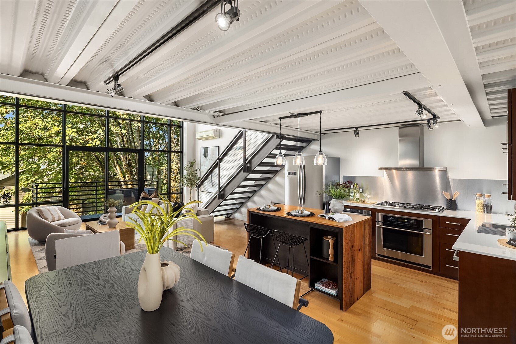 2914 E Madison Street Unit: 302