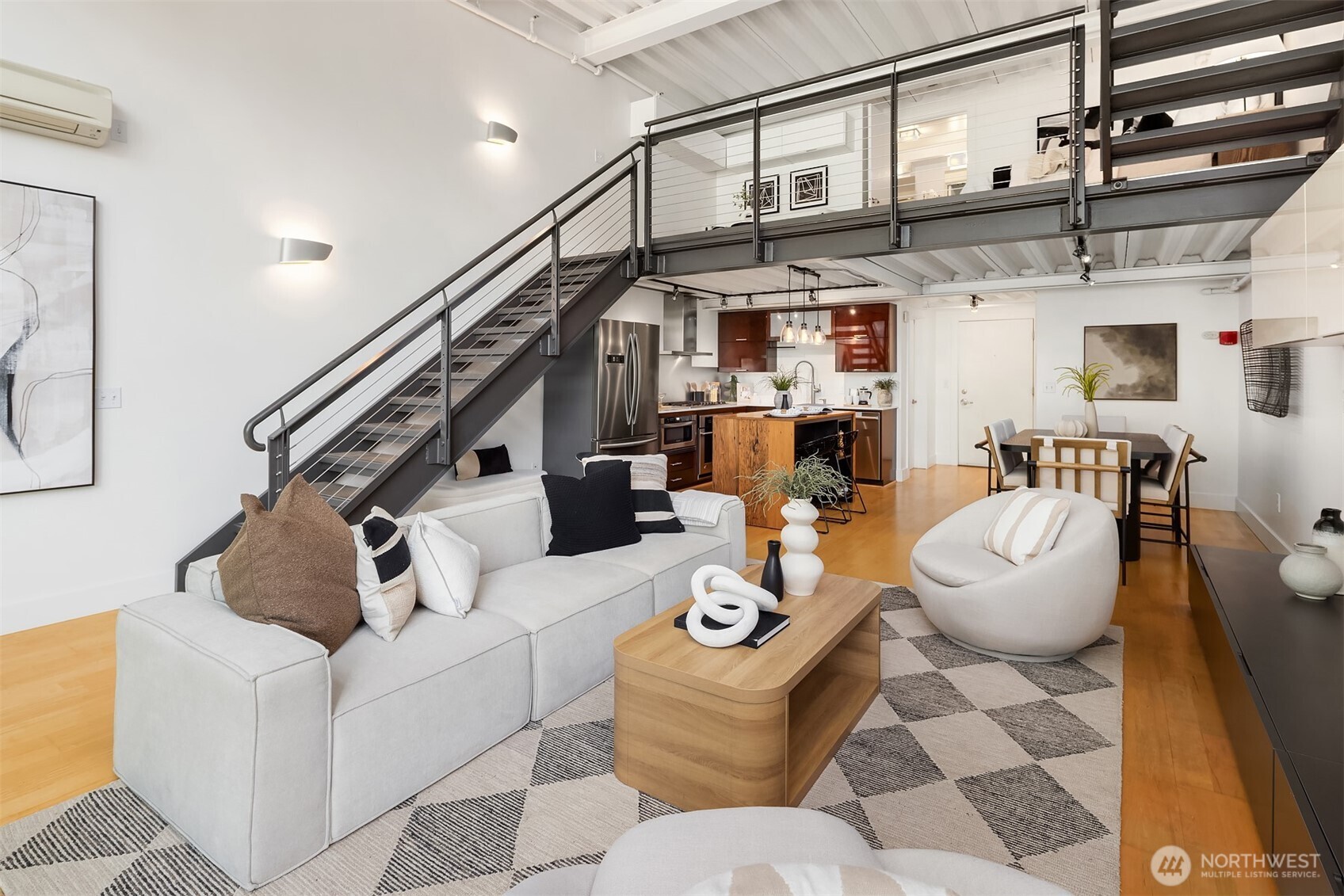 2914 E Madison Street Unit: 302