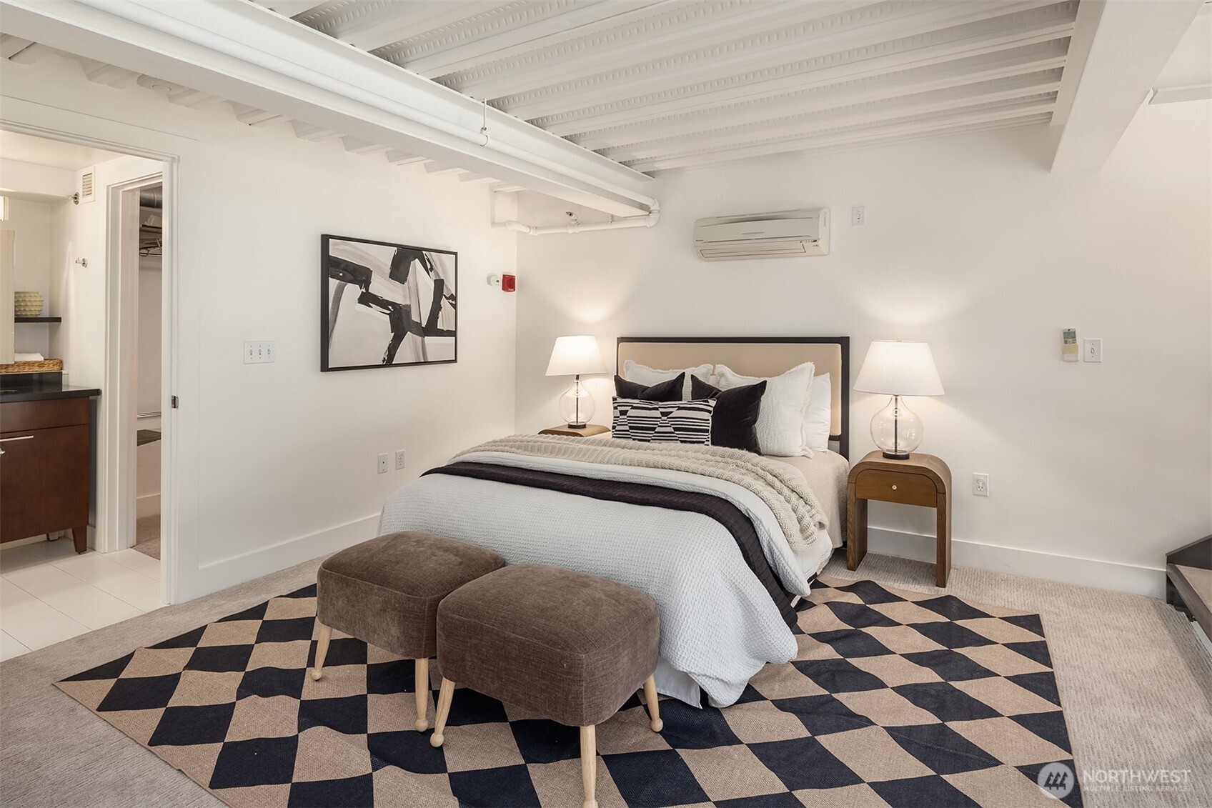 2914 E Madison Street Unit: 302