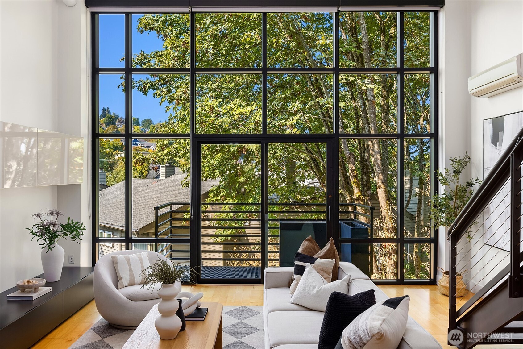 2914 E Madison Street Unit: 302