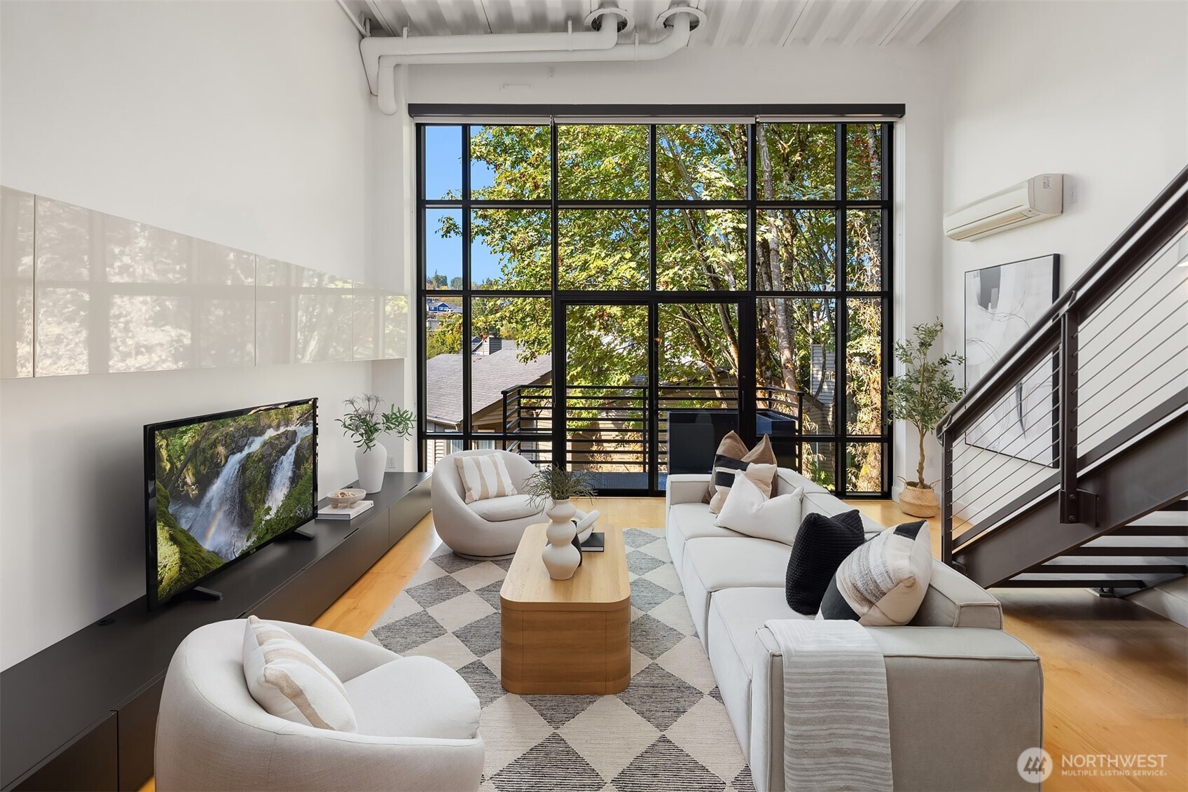 2914 E Madison Street Unit: 302