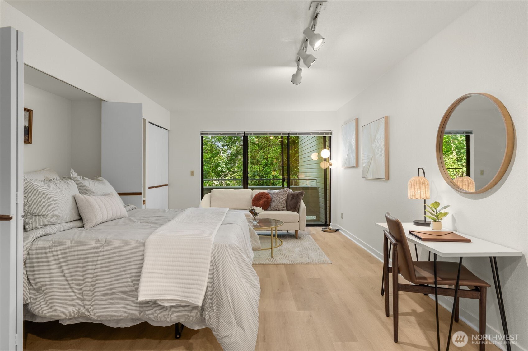 211 Summit Avenue E Unit: S218