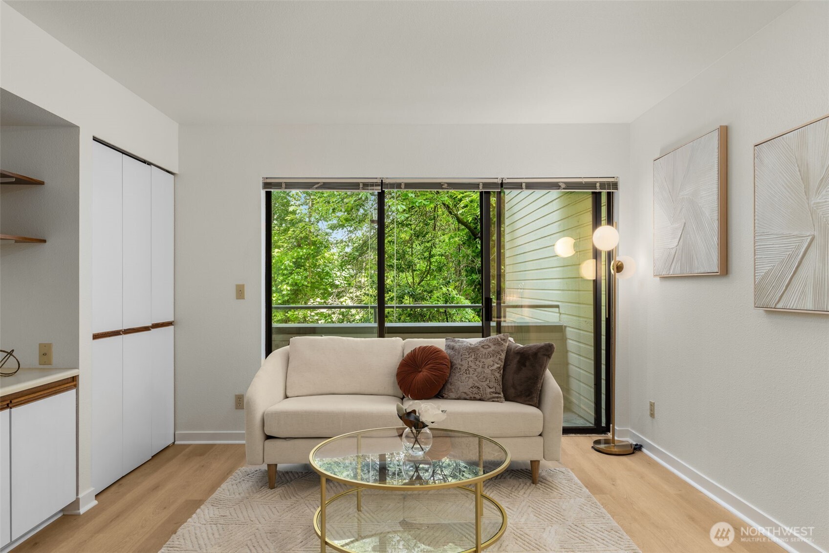 211 Summit Avenue E Unit: S218