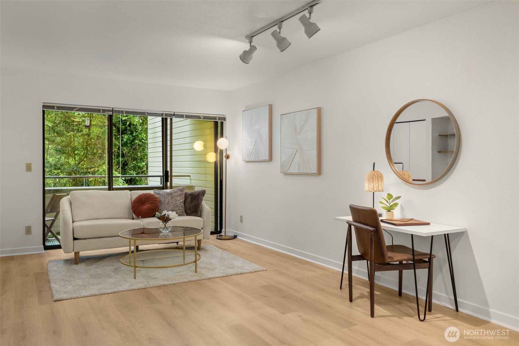 211 Summit Avenue E Unit: S218