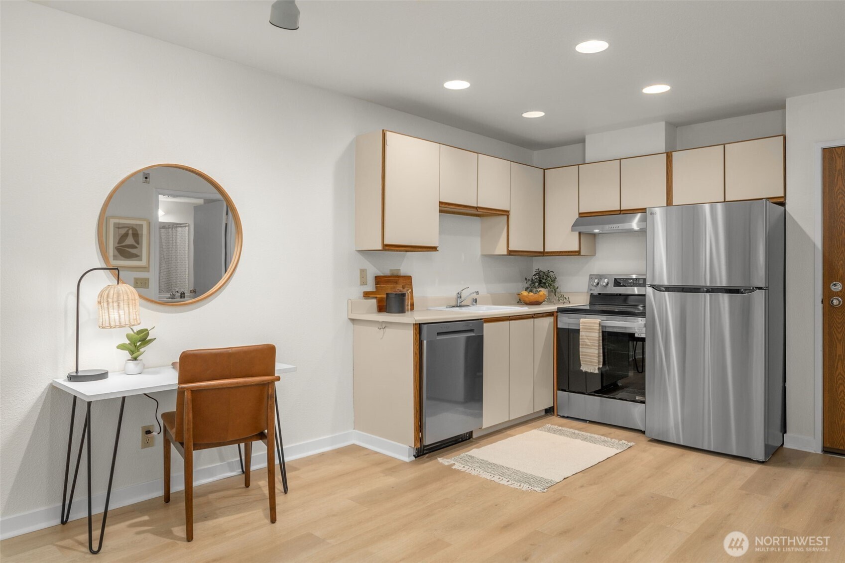 211 Summit Avenue E Unit: S218