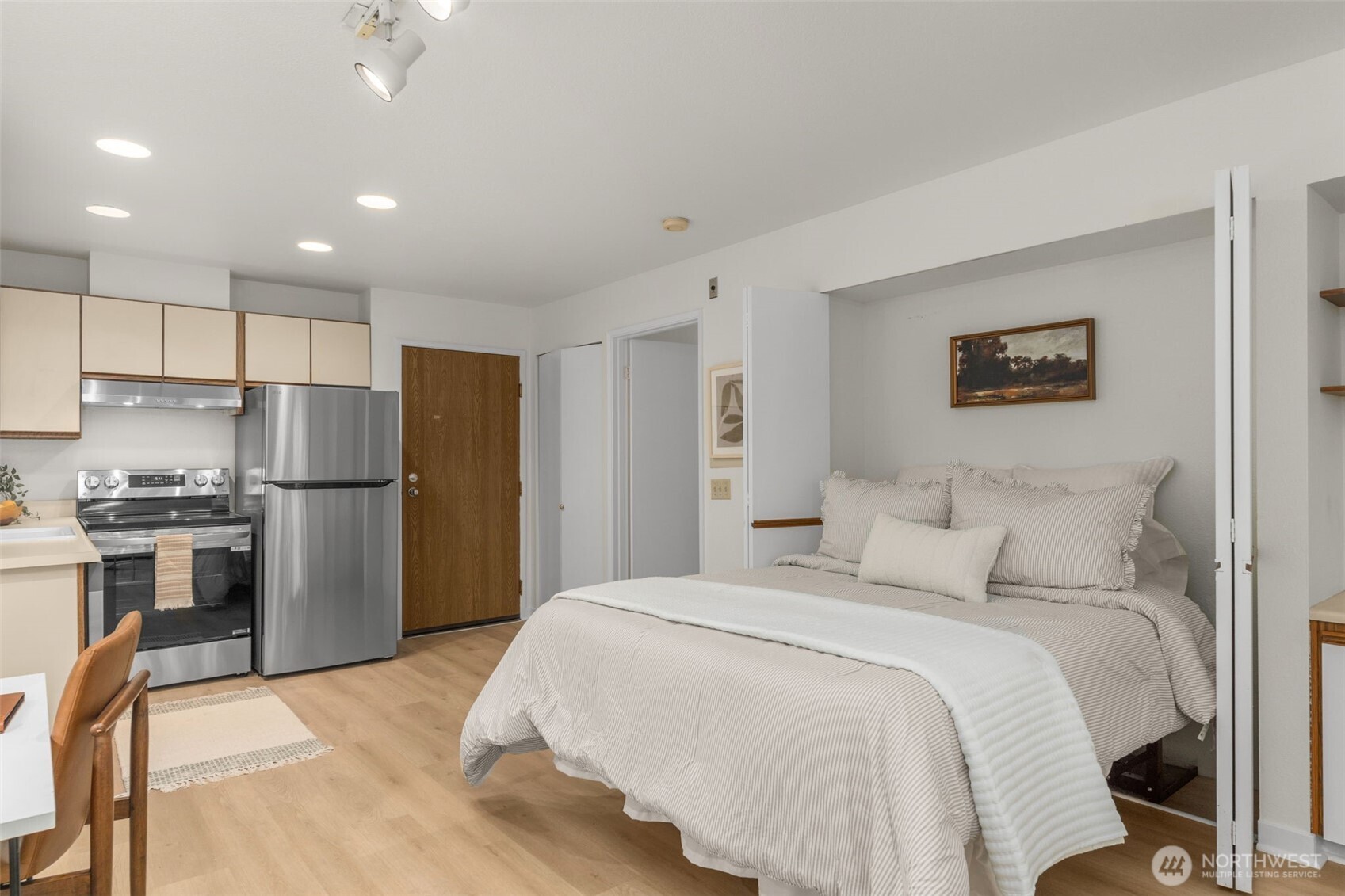 211 Summit Avenue E Unit: S218