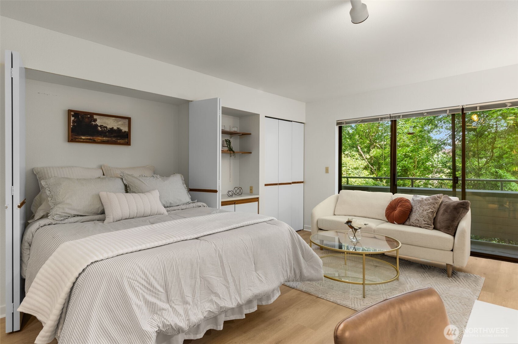 211 Summit Avenue E Unit: S218