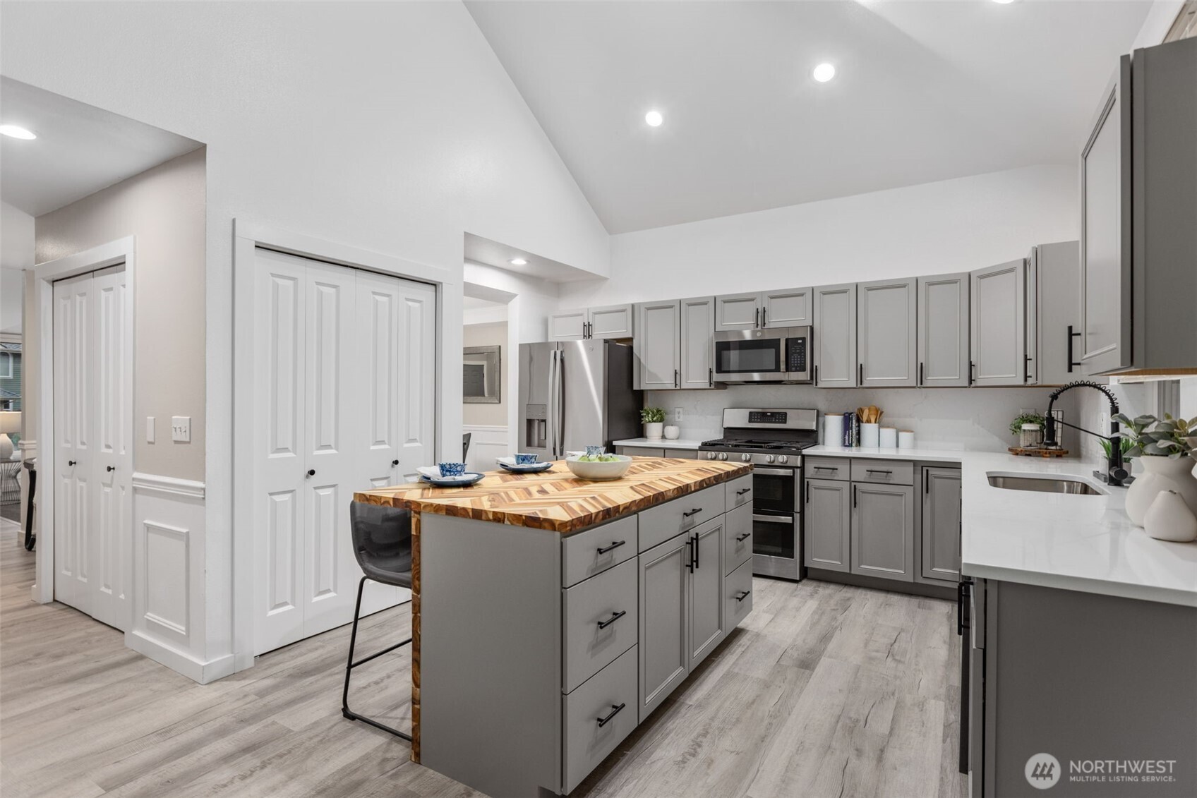 25600 Lake Wilderness Country Club Drive SE