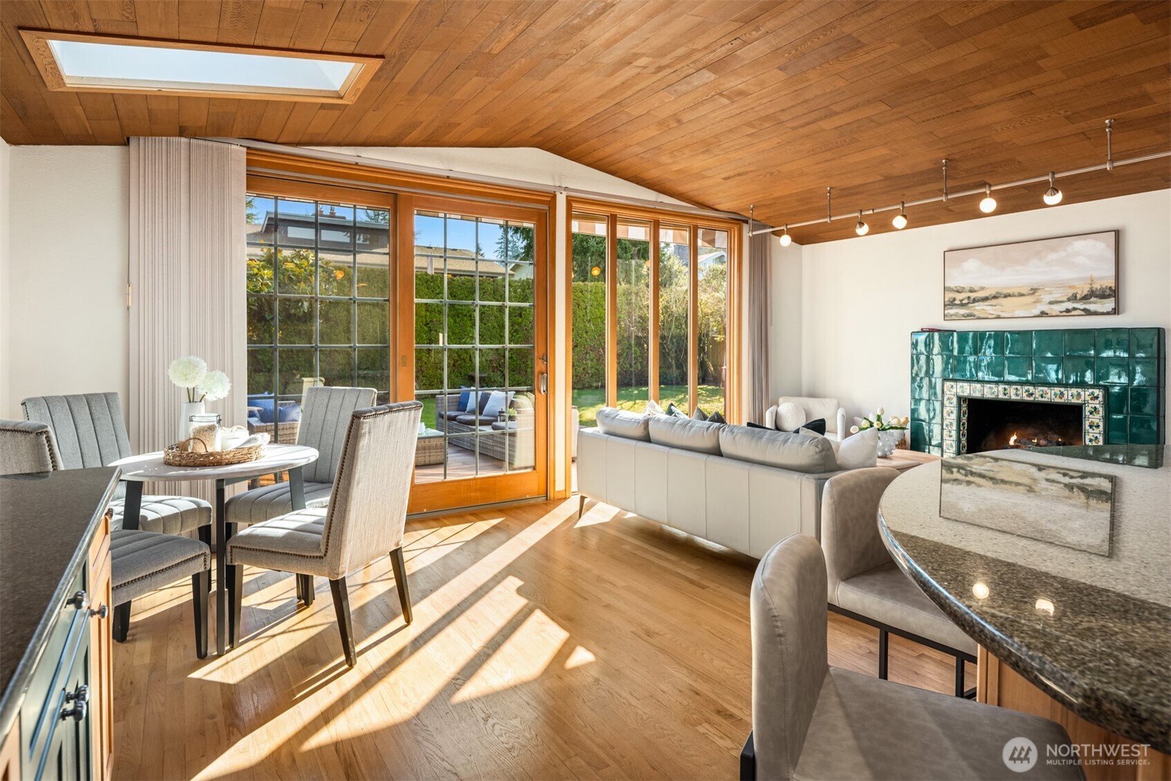 6114 104th Avenue NE